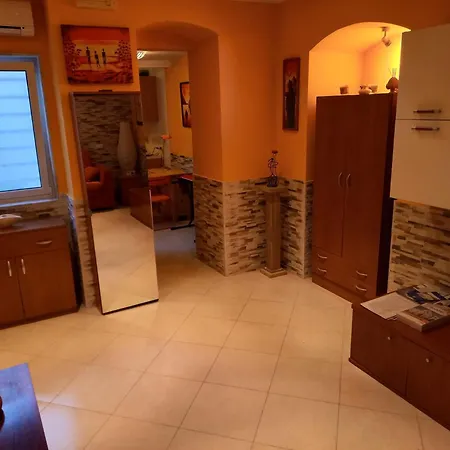 De Nittis Cozy House - 8 Min From Station Apartman